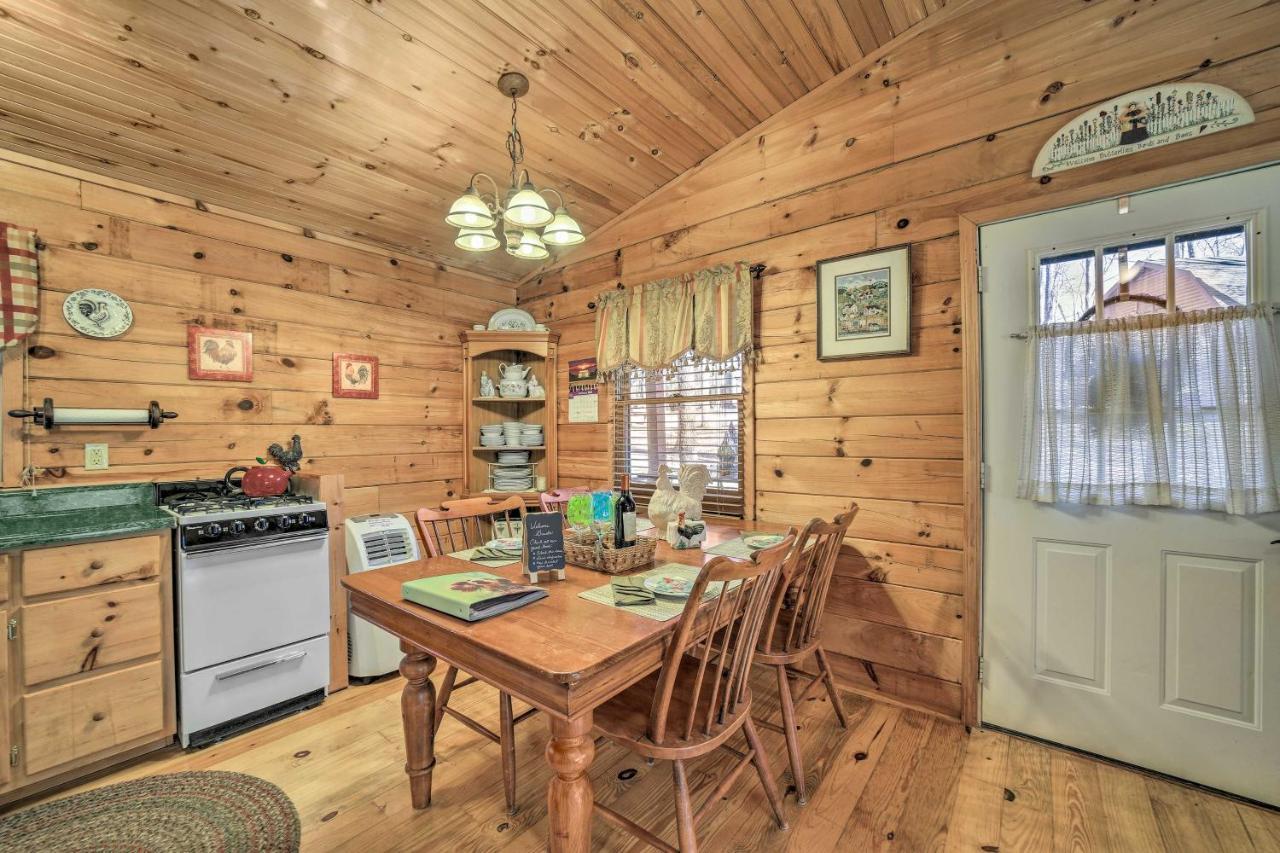 Franklin Cabin With Porch Near Hiking And Waterfalls! Exteriör bild