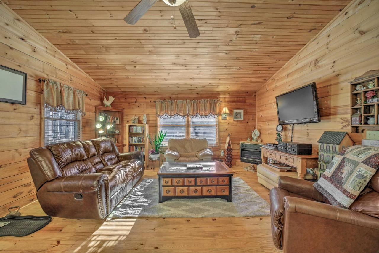 Franklin Cabin With Porch Near Hiking And Waterfalls! Exteriör bild