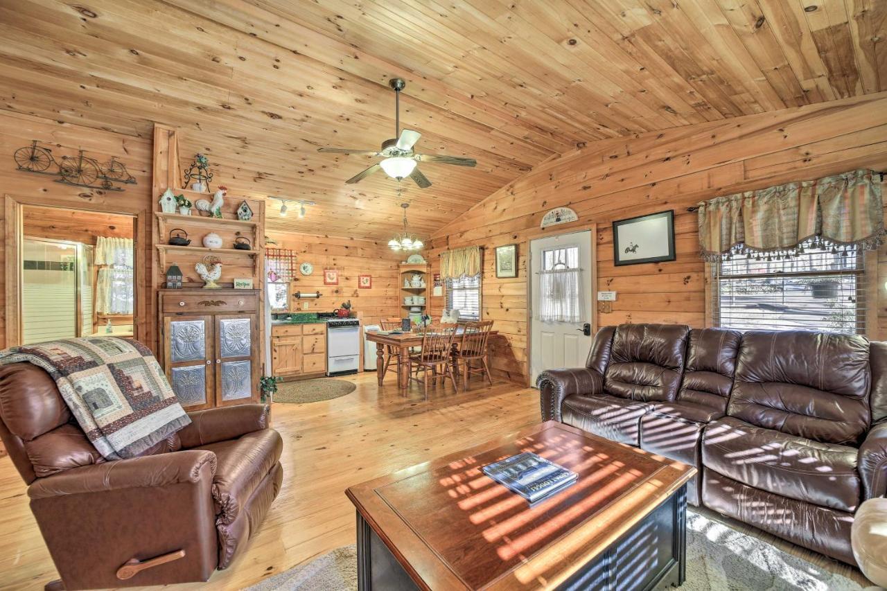 Franklin Cabin With Porch Near Hiking And Waterfalls! Exteriör bild