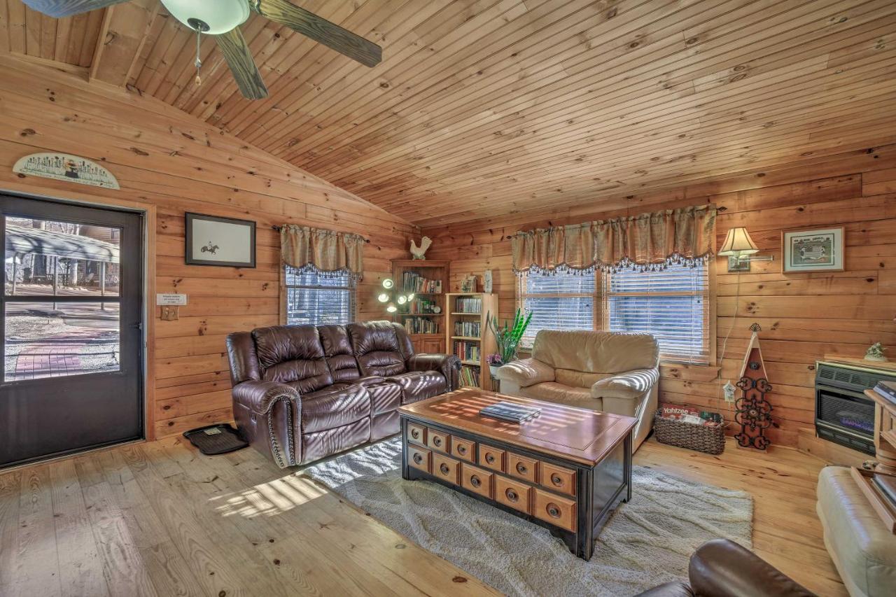 Franklin Cabin With Porch Near Hiking And Waterfalls! Exteriör bild