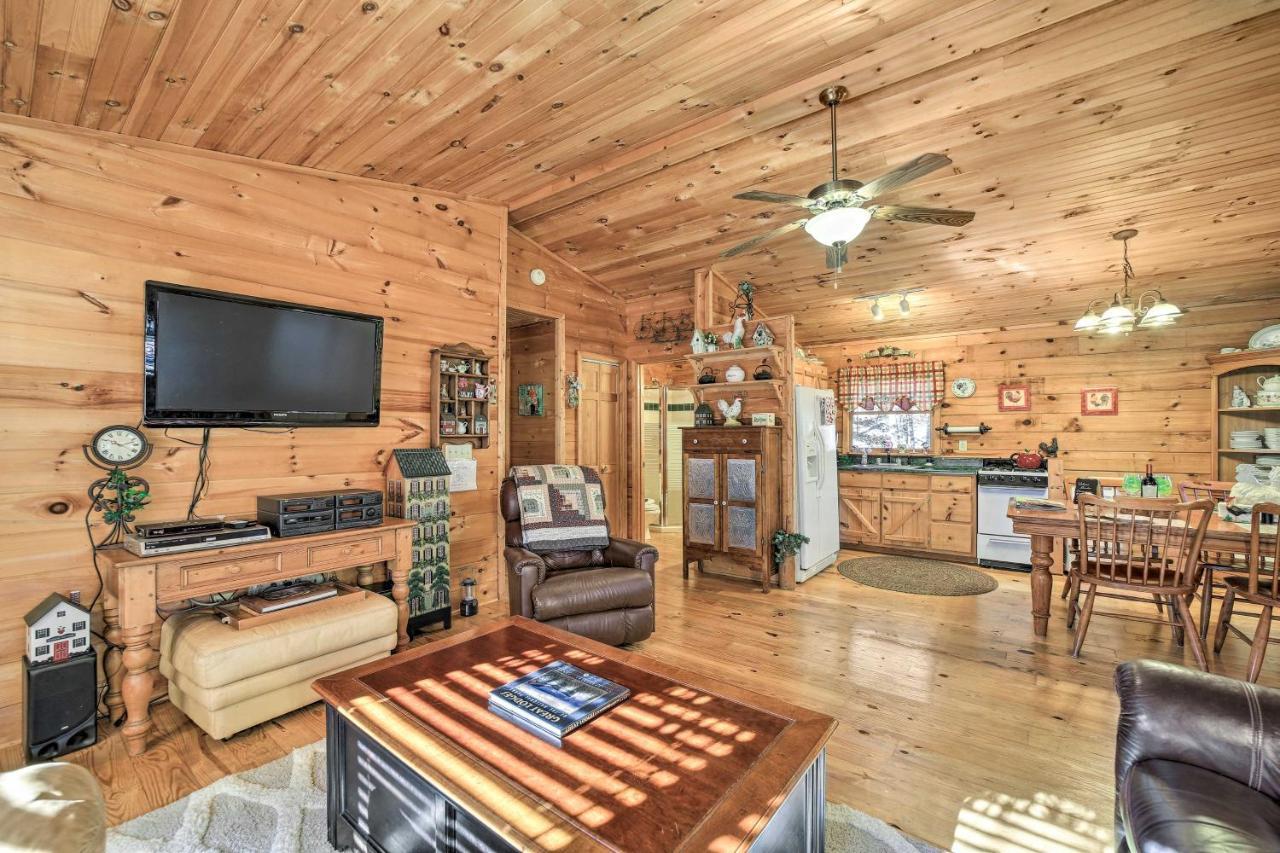 Franklin Cabin With Porch Near Hiking And Waterfalls! Exteriör bild