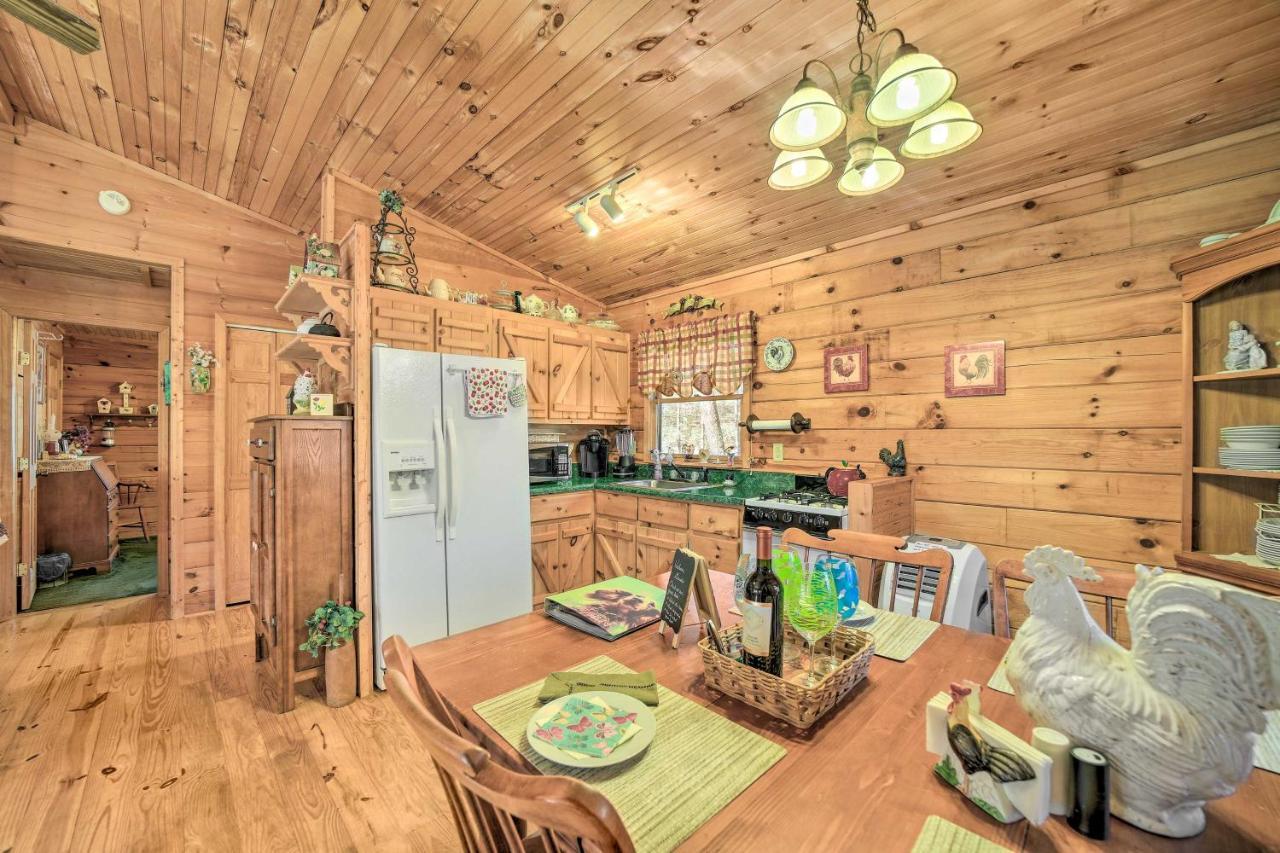 Franklin Cabin With Porch Near Hiking And Waterfalls! Exteriör bild