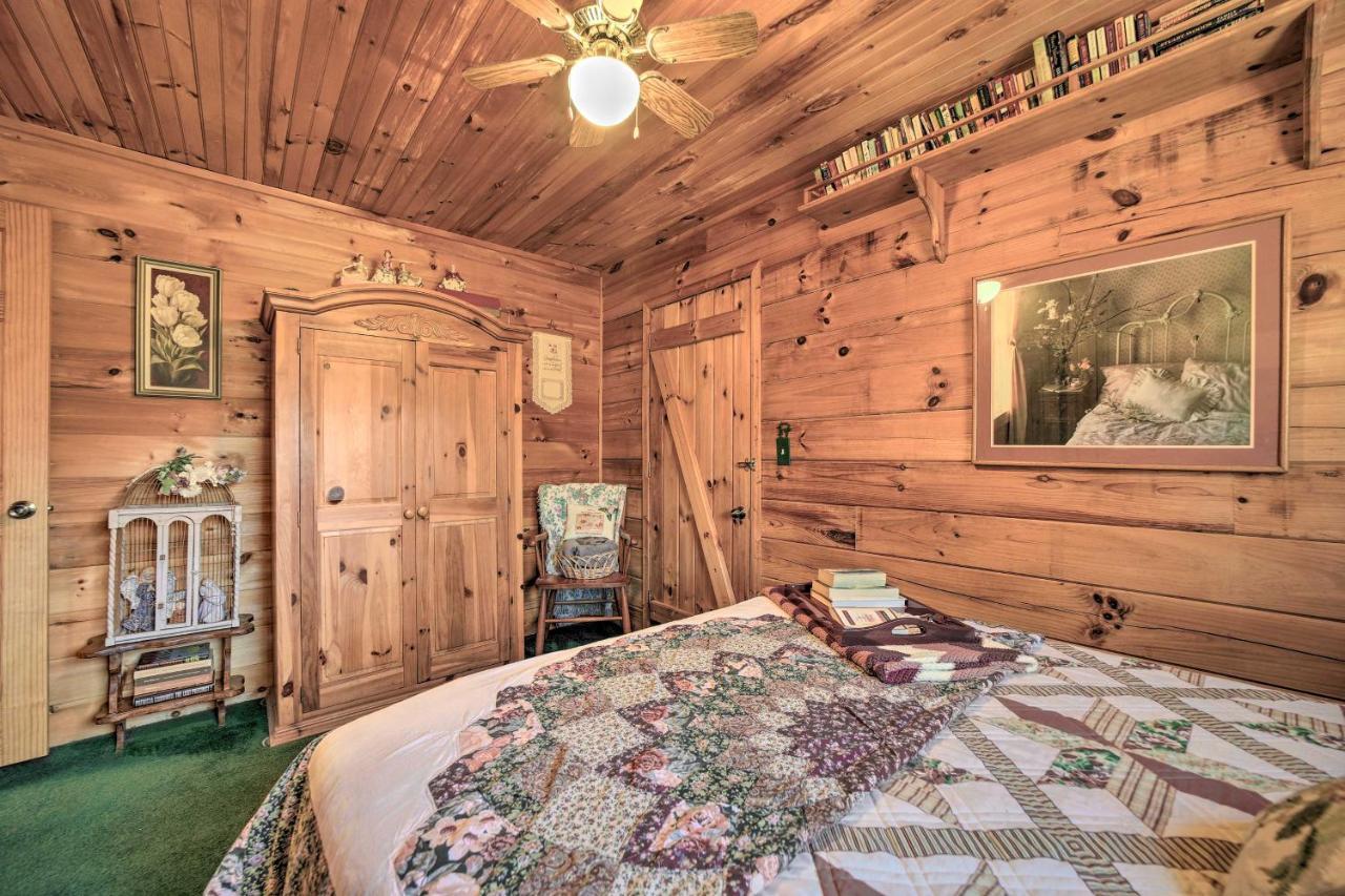 Franklin Cabin With Porch Near Hiking And Waterfalls! Exteriör bild